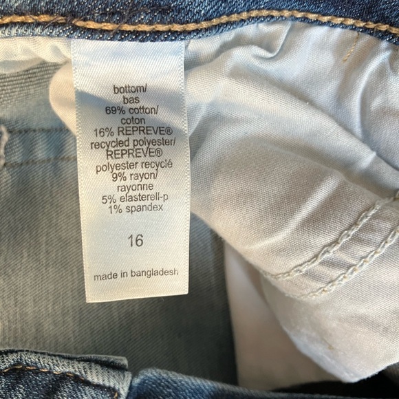 Edgely relaxed boyfriend crop jeans. New without tags. Size 16. - Picture 3 of 5